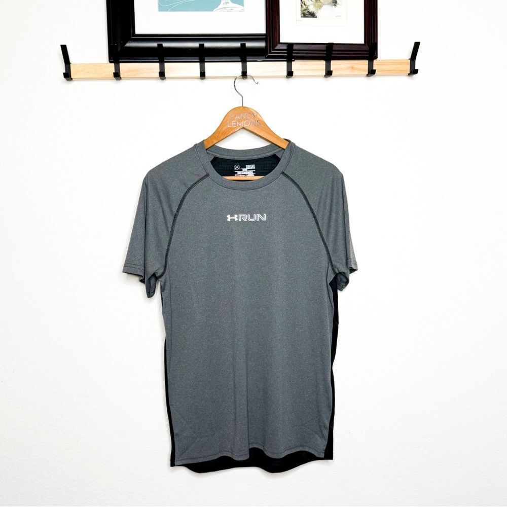 Under Armour NWT! HeatGear RUN Tee | Men’s Medium | Gray & Black